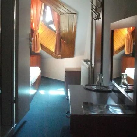 Fonix Отель Печ